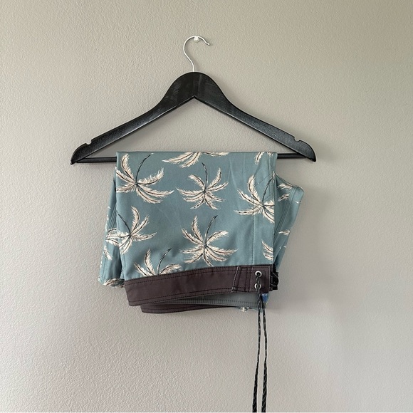 NWOT MENS SWIM TRUNKS - Picture 2 of 6